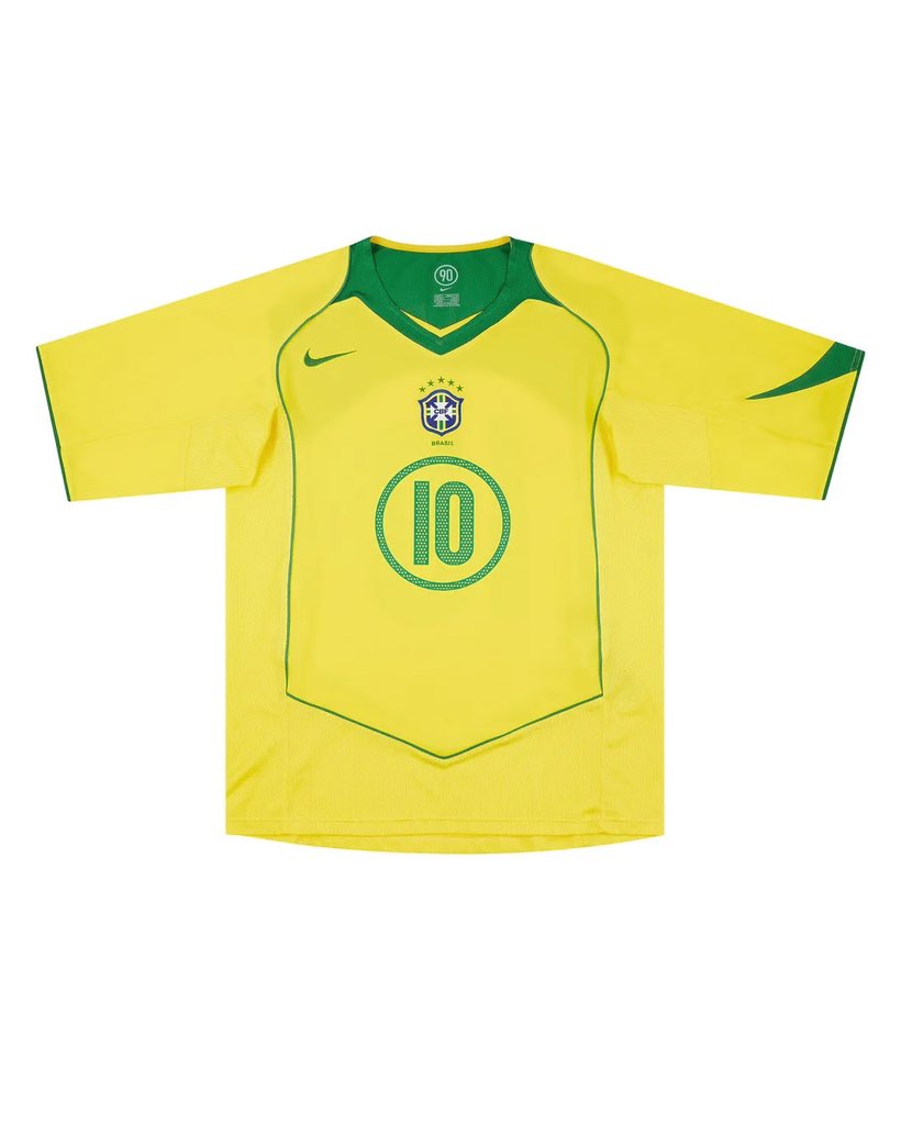 Brazil 2004/05 Retro Jersey – Ronaldinho Gaúcho