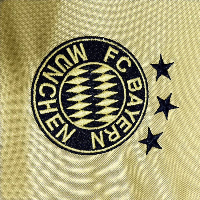 Bayern Munich Retro Jersey Away 2004/05