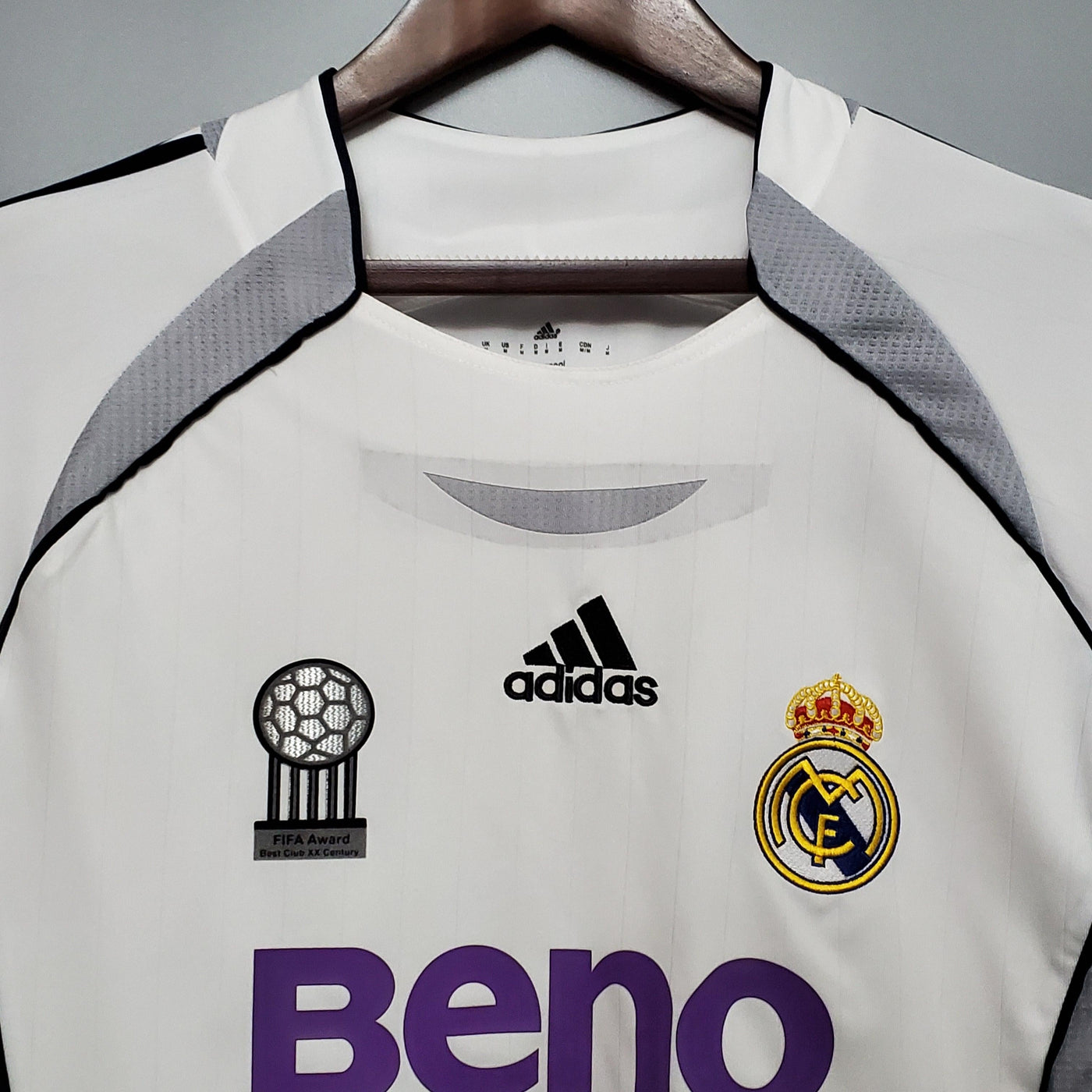 Real Madrid Retro Home Jersey 2006/2007 - Long Sleeve